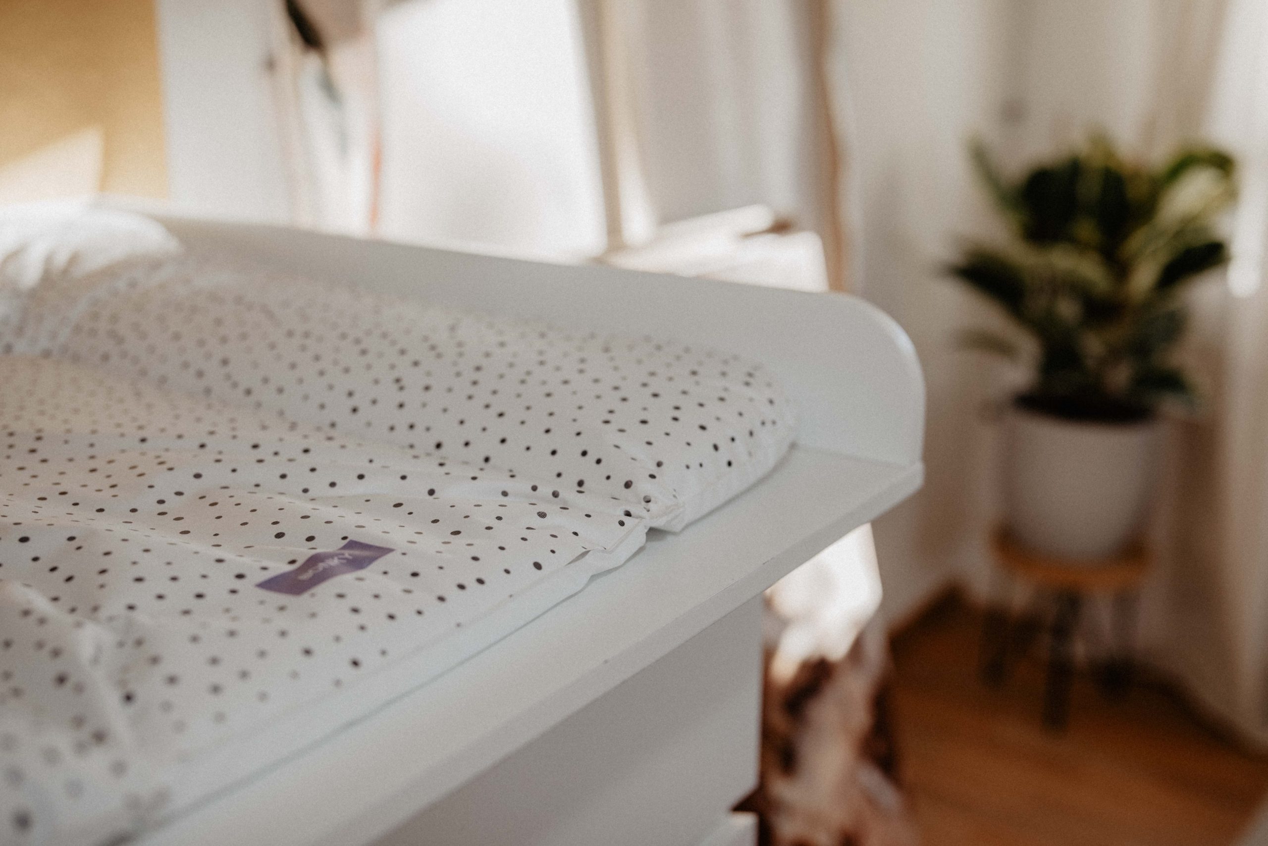 Minimalistischer Wickeltisch: So einfach geht es!