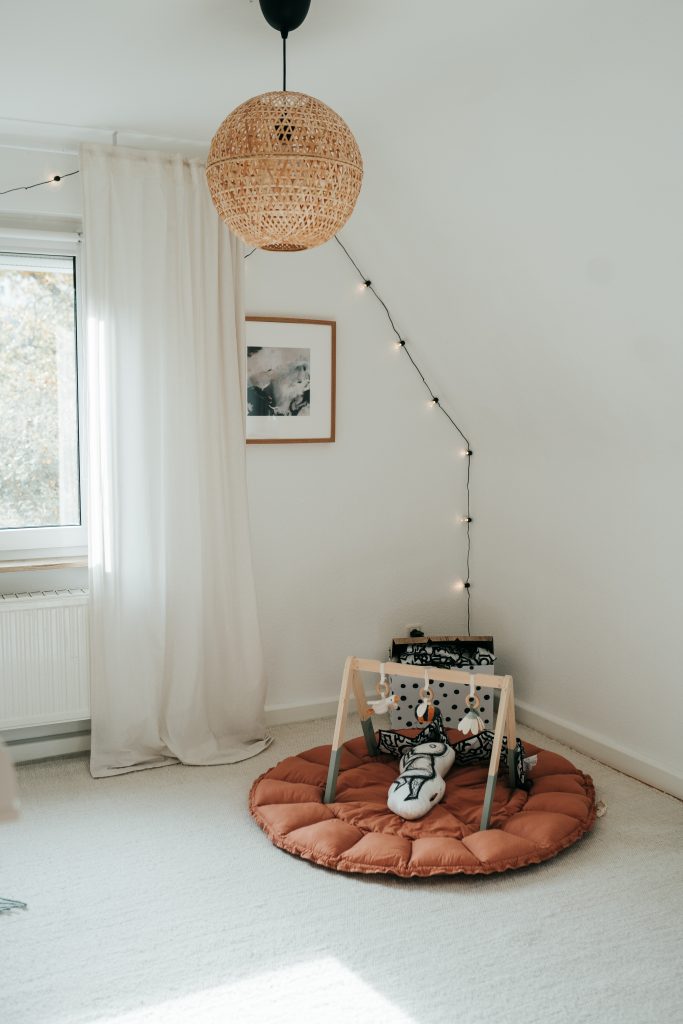 Minimalismus für Mamas: Weniger Chaos, mehr Zeit & Leichtigkeit im Alltag mit Kind. Entdecke einfache Tipps für ein entspannteres Familienleben.