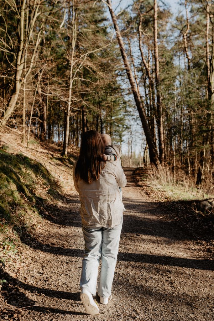 Funktionieren als Mama - Fühlst du dich oft erschöpft? Wie du dir mit kleinen Auszeiten selbst wieder näherkommst – ohne schlechtes Gewissen.