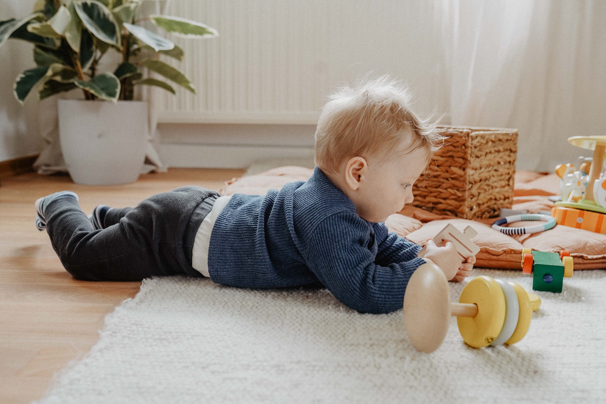 Minimalismus mit Kleinkind: 4 Tipps für weniger Chaos und mehr Ordnung